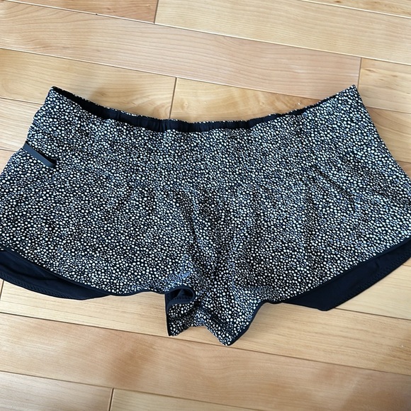 Lululemon reversible shorts - Picture 3 of 3